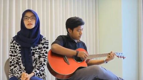 Ika Restuningtyas, una joven cantante musulmana que arrasa en la red