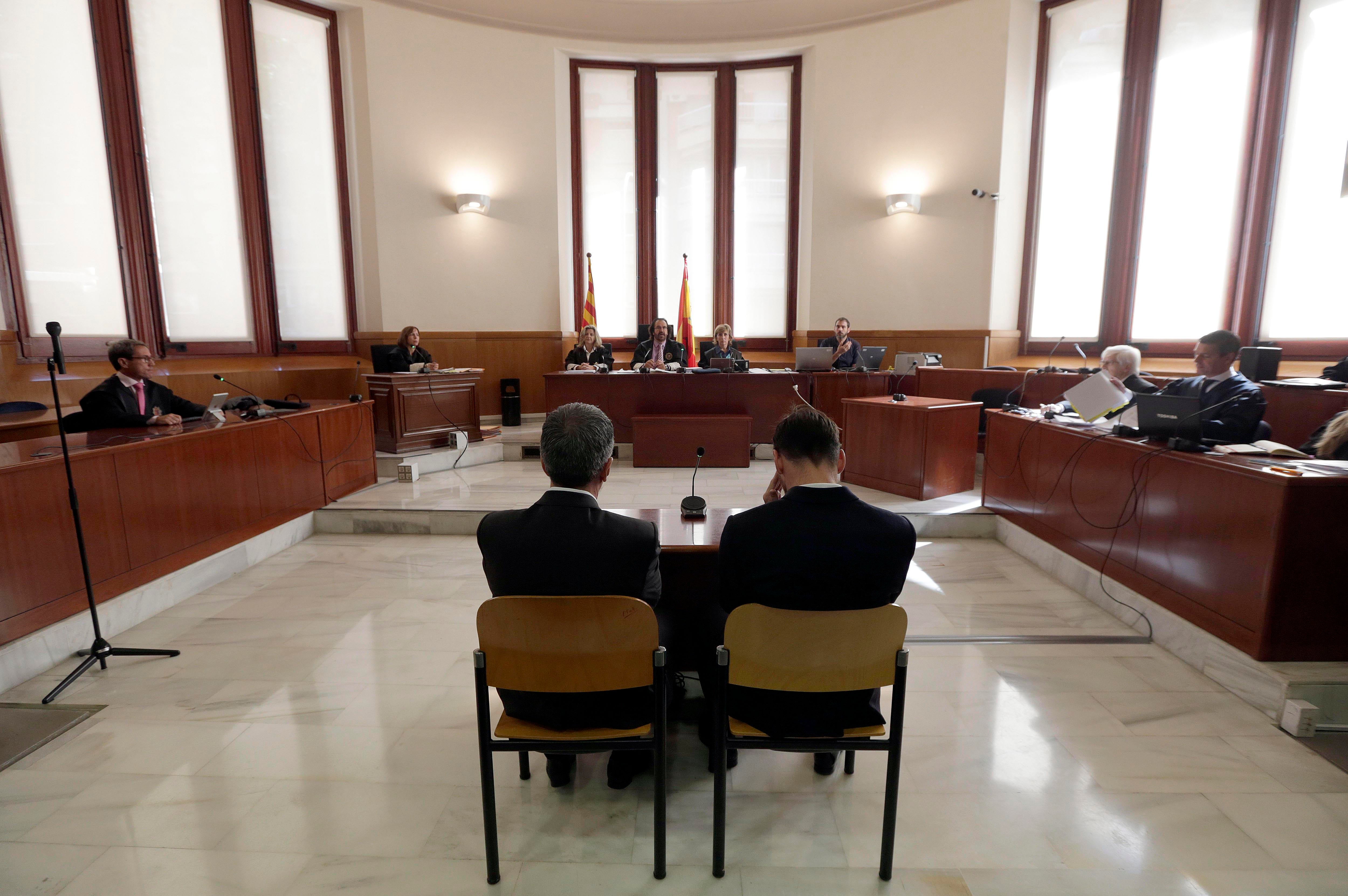 Messi y su padre, condenados a 21 meses de prisión por fraude fiscal Messi y su padre, condenados a 21 meses de prisión por fraude fiscal