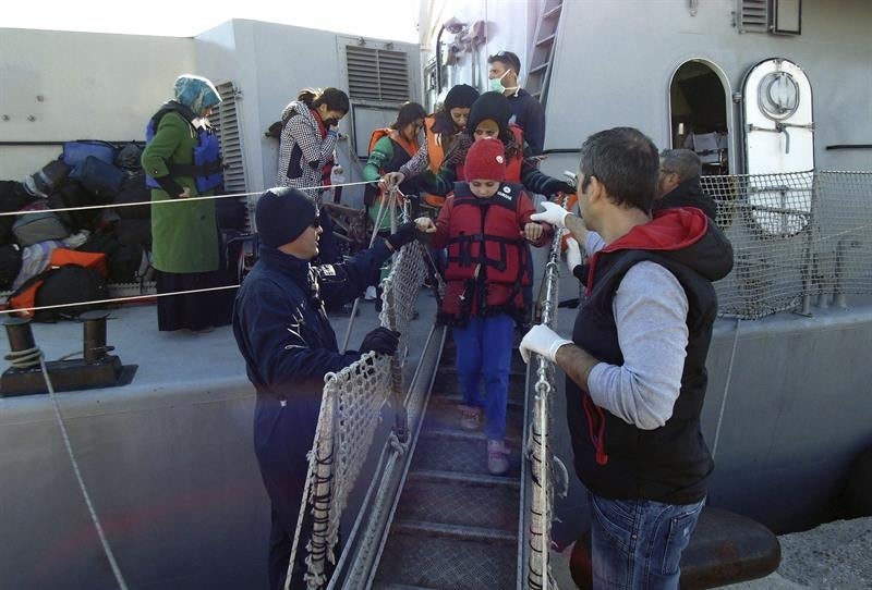 Operación de la guardia costera griega para rescatar a cerca de 700 inmigrantes Operación de la guardia costera griega para rescatar a cerca de 700 inmigrantes