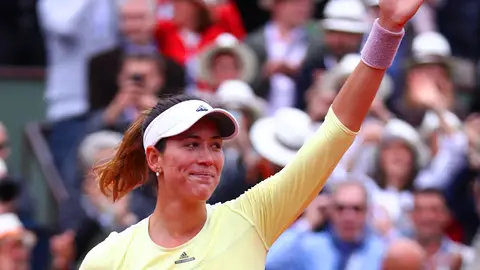 Garbiñe Muguruza saludando al público tras terminar la final Garbiñe Muguruza saludando al público tras terminar la final