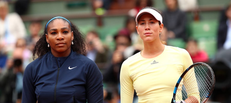Serena Williams y Garbiñe Muguruza antes de comenzar la final de Roland Garros Serena Williams y Garbiñe Muguruza antes de comenzar la final de Roland Garros