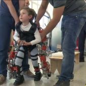 Frame 57.004117 de: Crean el primer exoesqueleto del mundo dirigido a niños con atrofia muscular espinal
