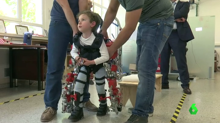 Presentan el primer exoesqueleto infantil para la atrofia muscular espinal Presentan el primer exoesqueleto infantil para la atrofia muscular espinal