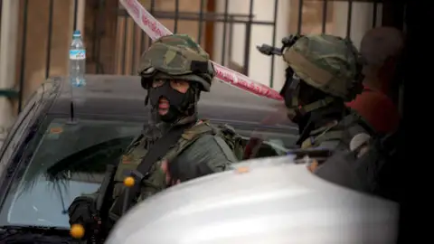 Dos agentes de Policía en Tel Aviv Dos agentes de Policía en Tel Aviv