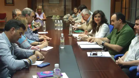 Delegada de Educación con colectivos del Valle Delegada de Educación con colectivos del Valle