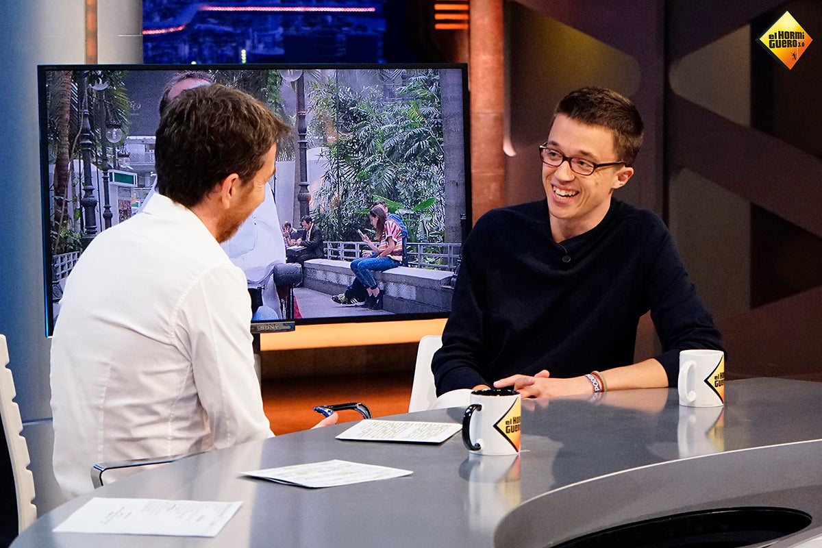 La tele con Monegal: Pablo Motos agradece a los padres de Errejón haberle dejado "trasnochar" La tele con Monegal: Pablo Motos agradece a los padres de Errejón haberle dejado "trasnochar"