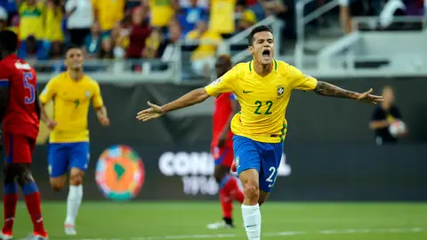 Philippe Coutinho celebra uno de sus tres goles ante Haití Philippe Coutinho celebra uno de sus tres goles ante Haití