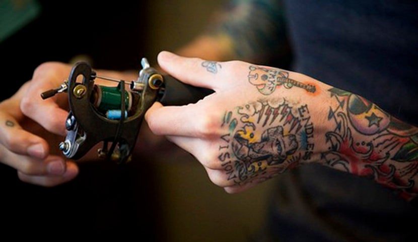 La Guardia Civil investiga dos denuncias por acoso sexual contra un tatuador en San Sebastián La Guardia Civil investiga dos denuncias por acoso sexual contra un tatuador en San Sebastián