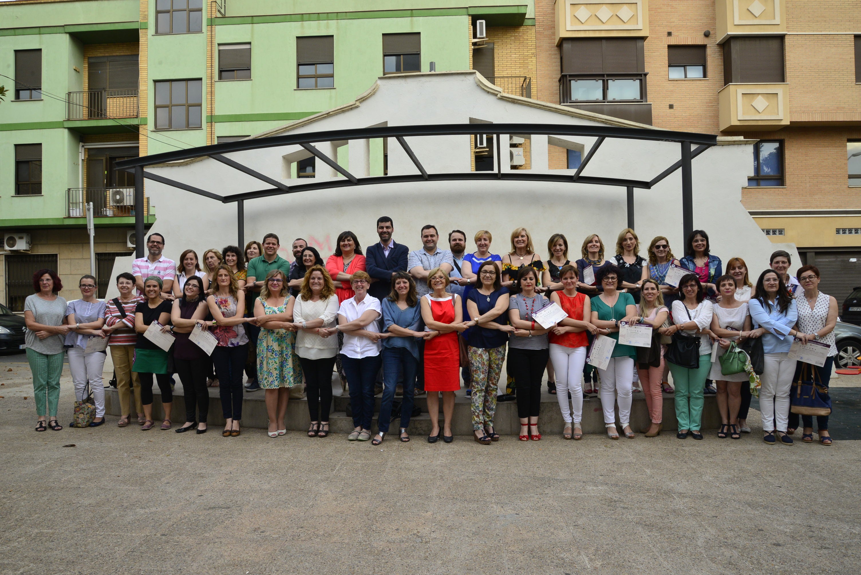 El programa Mediem ha format a 37 persones de 14 centres escolars de Vila-real El programa Mediem ha format a 37 persones de 14 centres escolars de Vila-real
