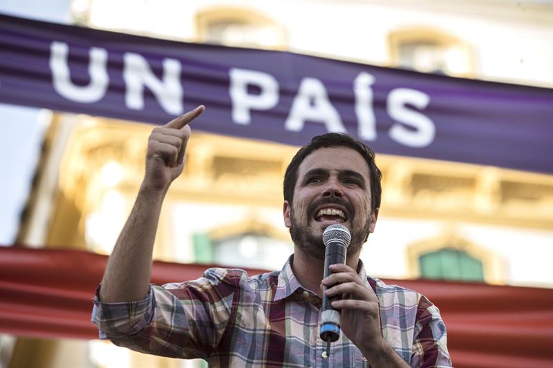 Alberto Garzón: "A mi padre no le gustó la confluencia con Podemos, pero nos va a votar" Alberto Garzón: "A mi padre no le gustó la confluencia con Podemos, pero nos va a votar"