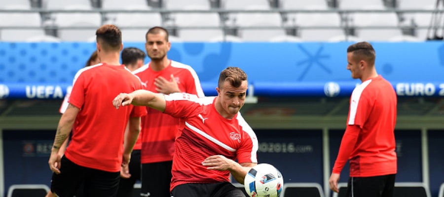 Shaqiri, durante un entrenamiento Shaqiri, durante un entrenamiento