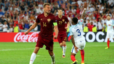 Berezoutski celebra un gol de Rusia