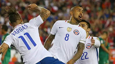 Vidal celebra un gol con Chile Vidal celebra un gol con Chile
