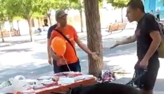 Ciudadanos denuncia un ataque a una mesa informativa en Vallecas Ciudadanos denuncia un ataque a una mesa informativa en Vallecas