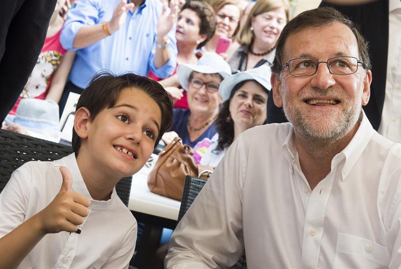 Rajoy avisa de que la única opción al PP es "un gobierno nucleado en torno a Podemos" Rajoy avisa de que la única opción al PP es "un gobierno nucleado en torno a Podemos"