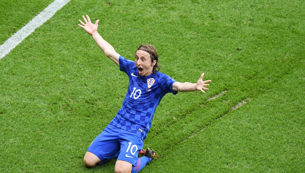 Luka Modric celebra su gran gol contra Turquía