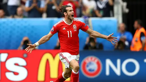 Bale celebra un gol con Gales Bale celebra un gol con Gales