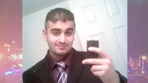 El autor del tiroteo de Orlando llamó al 911 para jurar lealtad a Daesh, que reivindica el ataque El autor del tiroteo de Orlando llamó al 911 para jurar lealtad a Daesh, que reivindica el ataque