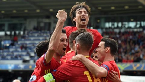 Los jugadores de Espa&ntilde;a celebran el gol ante la Rep&uacute;blica Checa