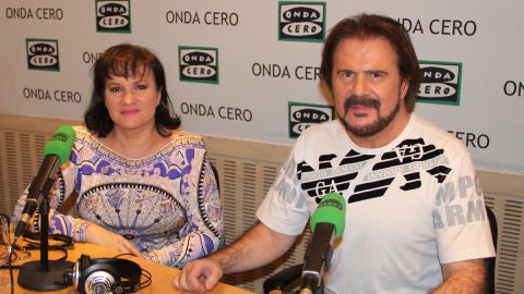 Pimpinela durante una entrevista en los estudios de Onda Cero
