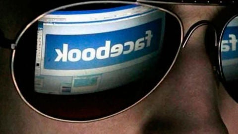 Facebook esp&iacute;a