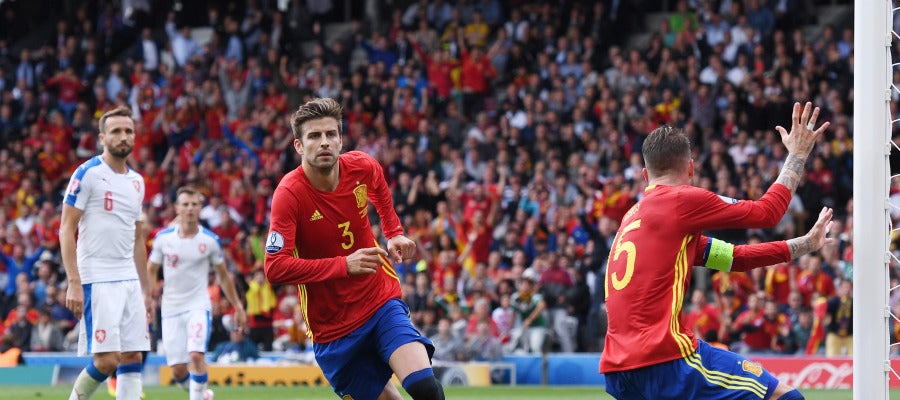 Gerard Piqué celebra su gol contra la República Checa Gerard Piqué celebra su gol contra la República Checa