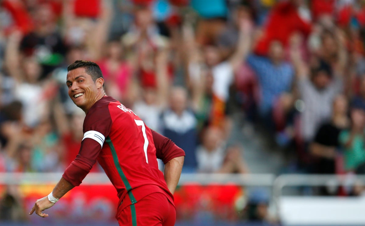 Cristiano se estrena en el debut de Islandia en una Eurocopa Cristiano se estrena en el debut de Islandia en una Eurocopa