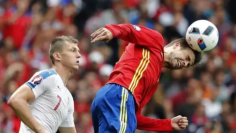 Piqué durante el partido España - República Checa Piqué durante el partido España - República Checa