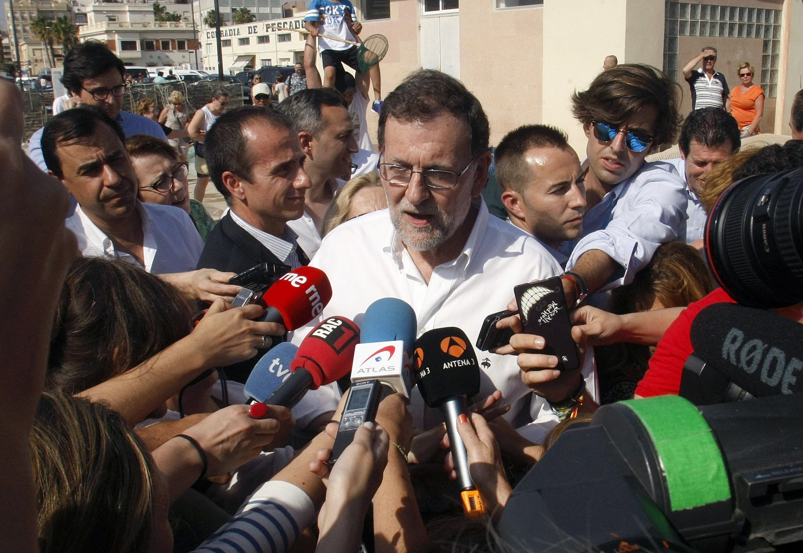 Rajoy pide a los otros líderes "tranquilizarse" para evitar unas terceras elecciones Rajoy pide a los otros líderes "tranquilizarse" para evitar unas terceras elecciones