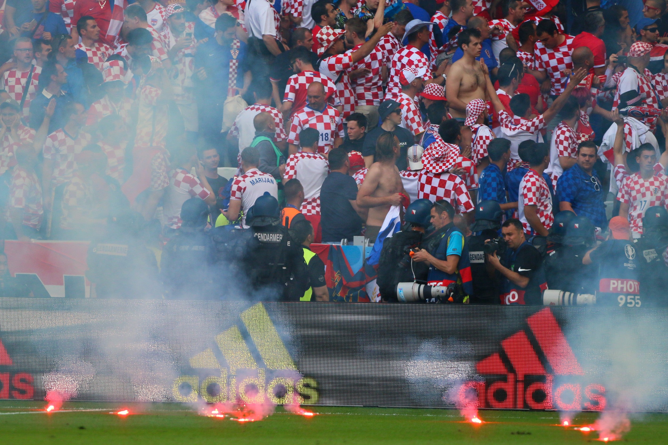 La UEFA abre expediente a Croacia y Turquía por los incidentes del viernes La UEFA abre expediente a Croacia y Turquía por los incidentes del viernes