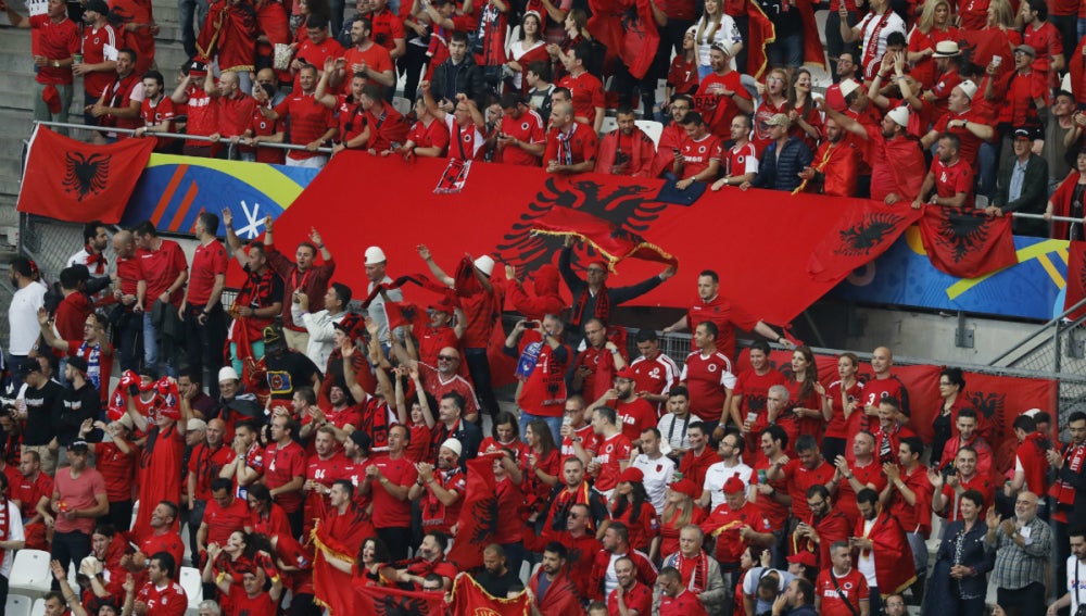 La afición de Albania, ante Francia