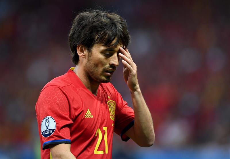 David Silva se entrena al margen en Wembley y Julen no le forzará contra Inglaterra David Silva se entrena al margen en Wembley y Julen no le forzará contra Inglaterra