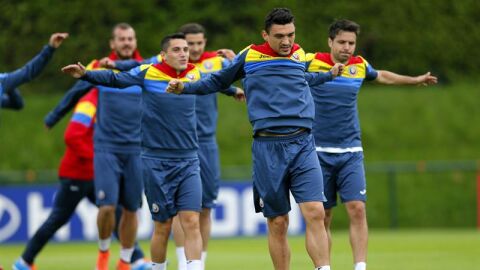 La selecci&oacute;n de Ruman&iacute;a durante un entrenamiento