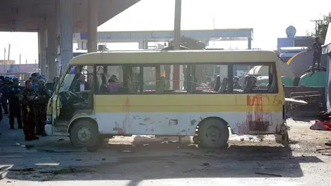 Autobús contra el que ha atentado Daesh en Kabul Autobús contra el que ha atentado Daesh en Kabul