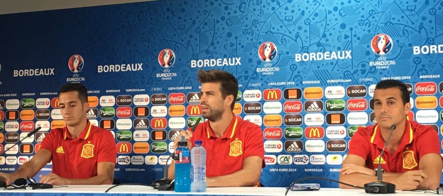 Lucas Vázquez, Piqué y Pedro en rueda de prensa Lucas Vázquez, Piqué y Pedro en rueda de prensa