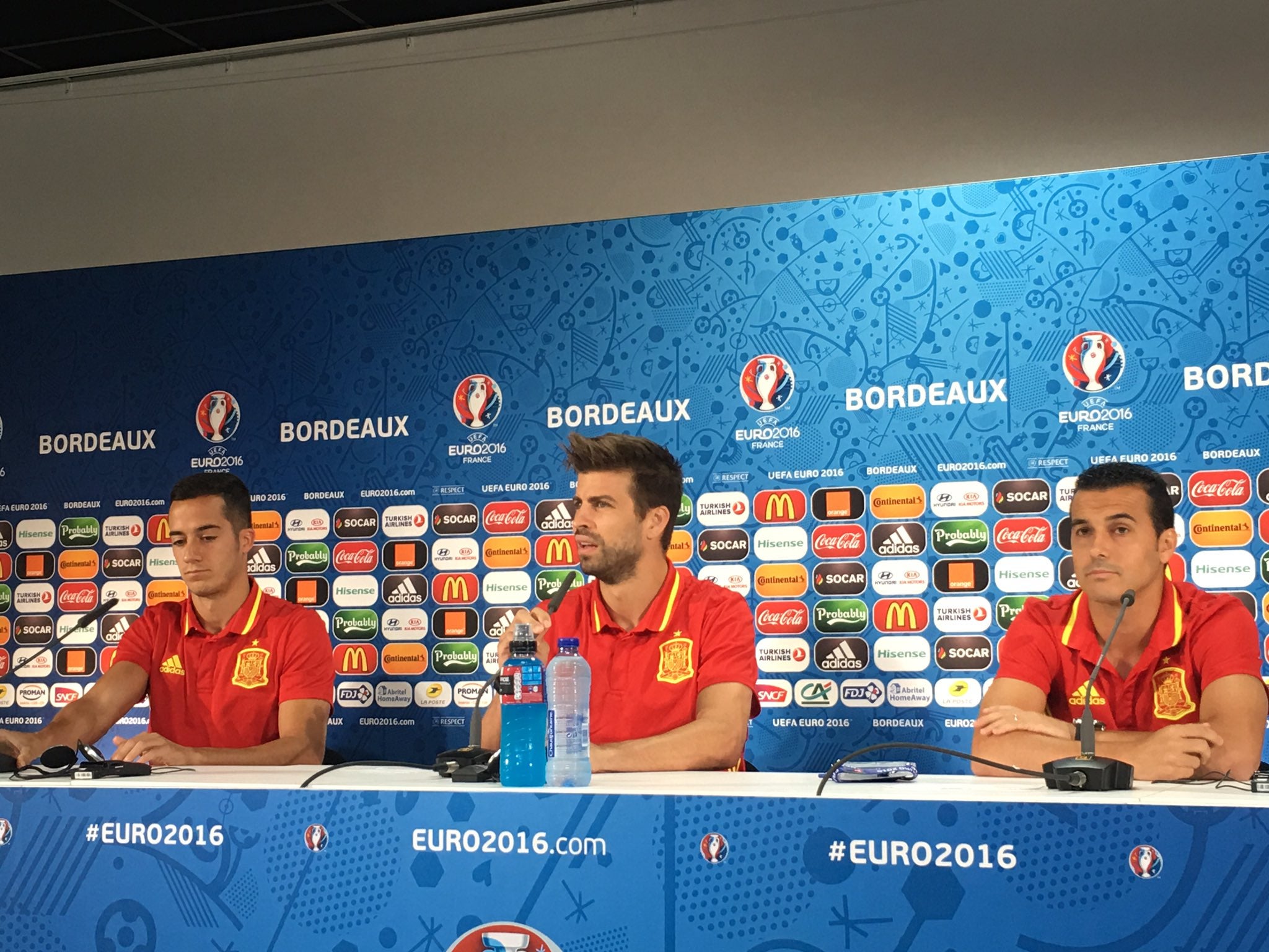 Piqué, sobre Pedro: "Son explicaciones de una persona que desea jugar más" Piqué, sobre Pedro: "Son explicaciones de una persona que desea jugar más"