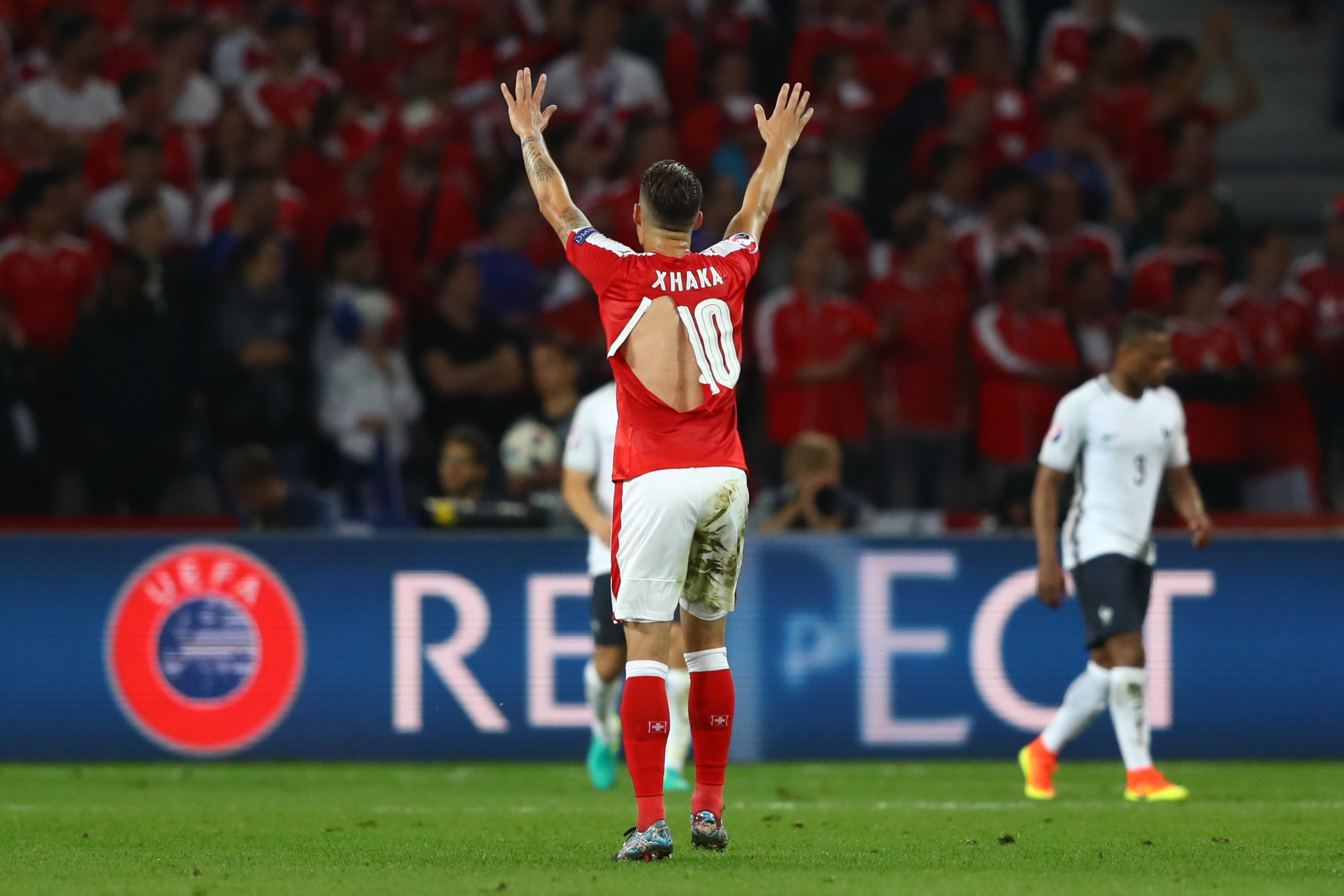 Shaqiri bromea sobre las camisetas rotas: "Espero que Puma no haga preservativos" Shaqiri bromea sobre las camisetas rotas: "Espero que Puma no haga preservativos"