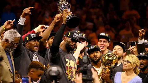 Los Cavs levantan el título de la NBA Los Cavs levantan el título de la NBA
