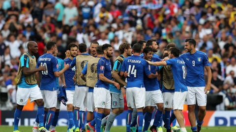Italia festeja uno de sus goles ante Suecia en la Eurocopa