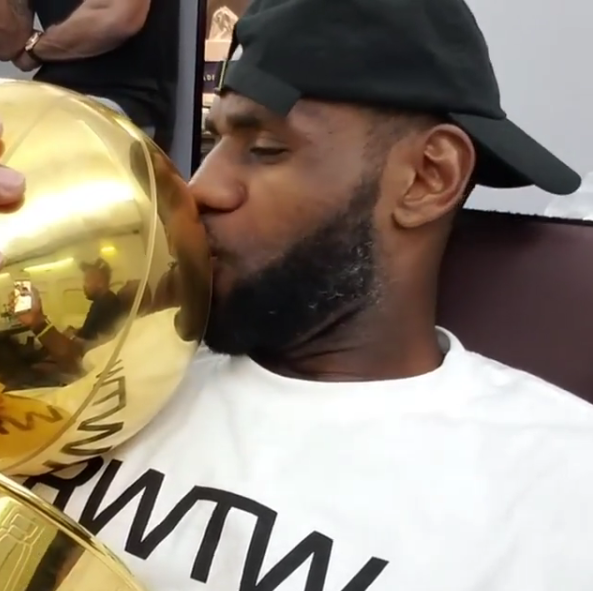 LeBron James rompe su silencio y lanza un mensaje a sus 'haters' LeBron James rompe su silencio y lanza un mensaje a sus 'haters'