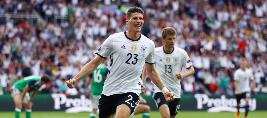Mario Gómez celebra su gol contra Irlanda del Norte Mario Gómez celebra su gol contra Irlanda del Norte