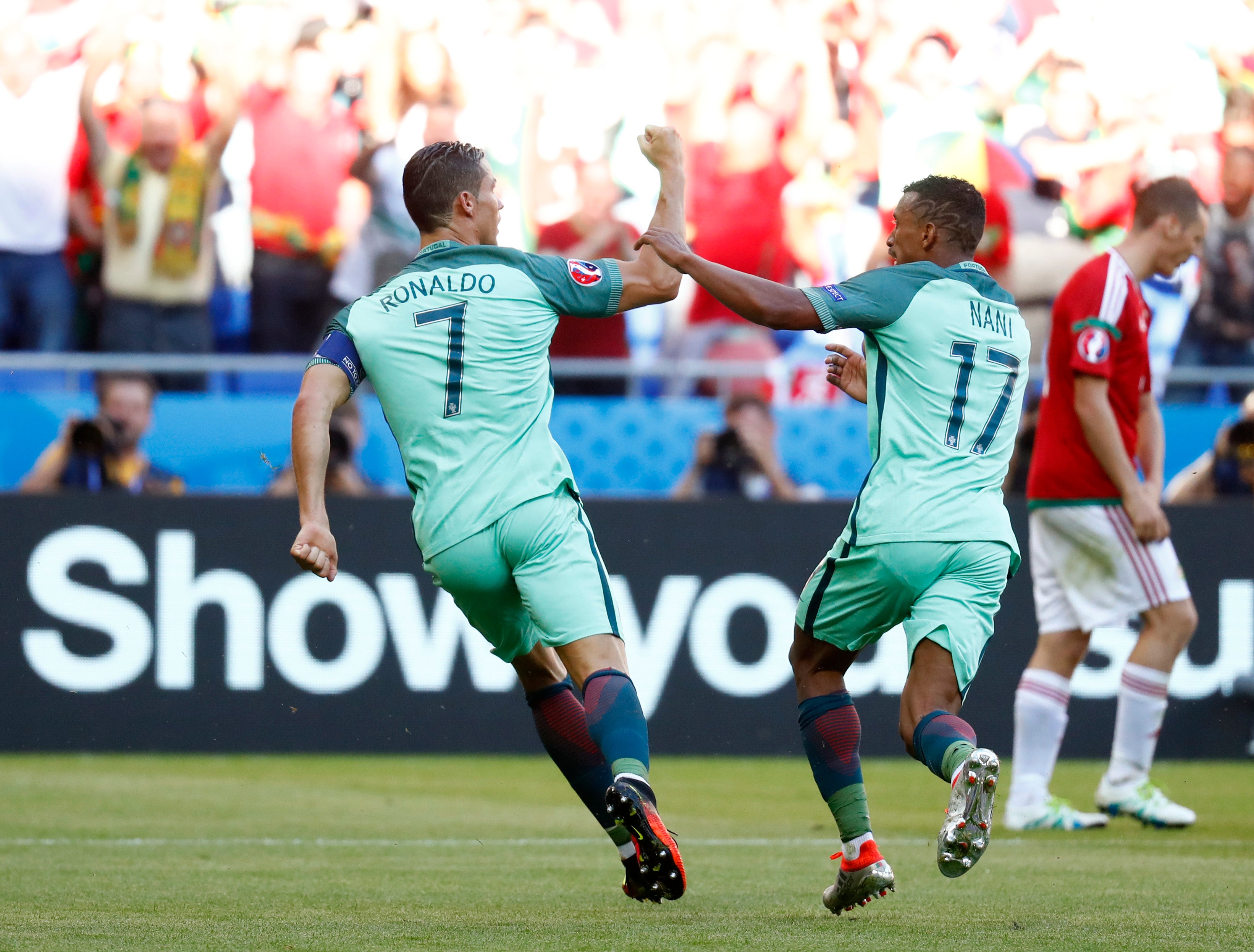 Dos goles de Cristiano dan el pase a Portugal como tercera Dos goles de Cristiano dan el pase a Portugal como tercera