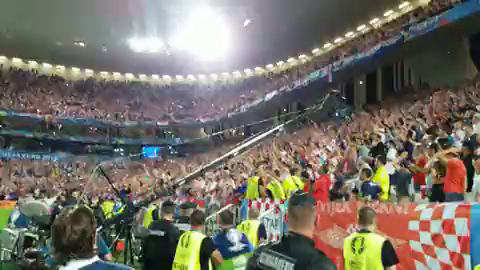Gran despedida de la afición croata a su equipo tras ganar a España Gran despedida de la afición croata a su equipo tras ganar a España