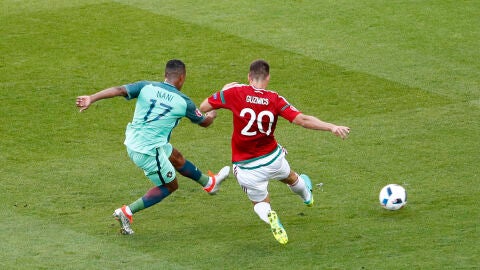 Nani dispara para anotar el 1-1 ante Hungr&iacute;a