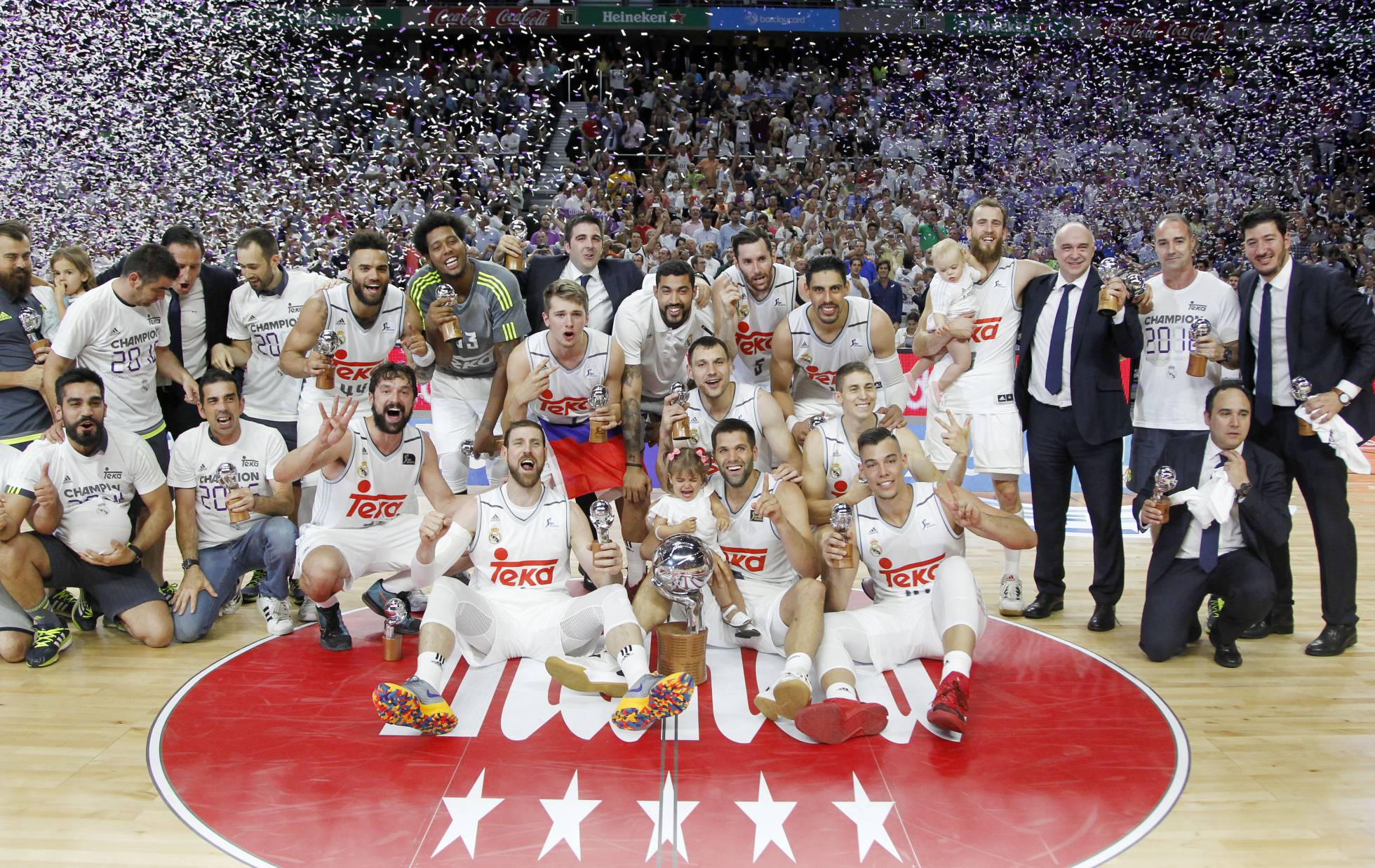 El Real Madrid, campeón de la Liga ACB de Baloncesto tras vencer al Barcelona El Real Madrid, campeón de la Liga ACB de Baloncesto tras vencer al Barcelona