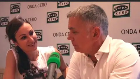 Ana Milán y Juan Ramón Lucas durante la última pregunta de Más de uno Ana Milán y Juan Ramón Lucas durante la última pregunta de Más de uno