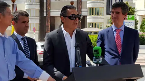Scariolo en el acto de homenaje en el que descubrió una estrella con su nombre en el bulevar de Puerto Banús Scariolo en el acto de homenaje en el que descubrió una estrella con su nombre en el bulevar de Puerto Banús