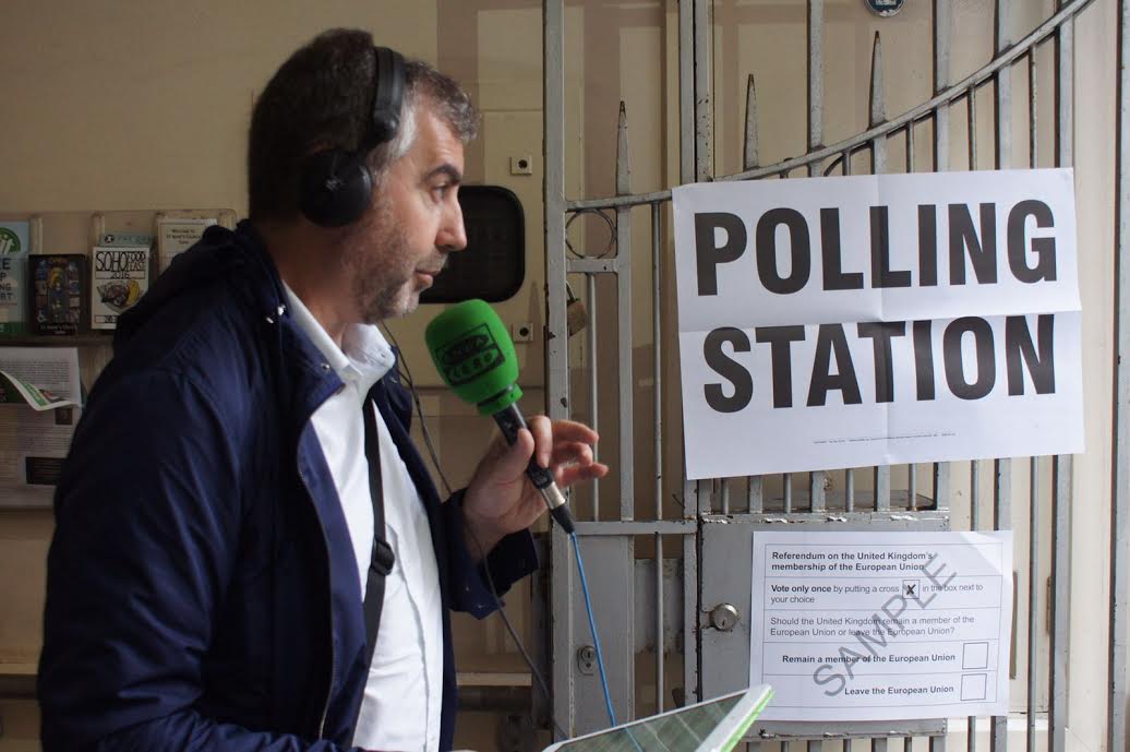 Alsina en uno de los colegios electorales de Londres donde hoy se vota la permanencia o no en la UE Alsina en uno de los colegios electorales de Londres donde hoy se vota la permanencia o no en la UE