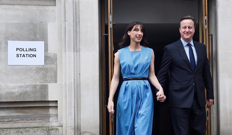 David Cameron vota en el referéndum sobre la permanencia en la Unión Europea David Cameron vota en el referéndum sobre la permanencia en la Unión Europea