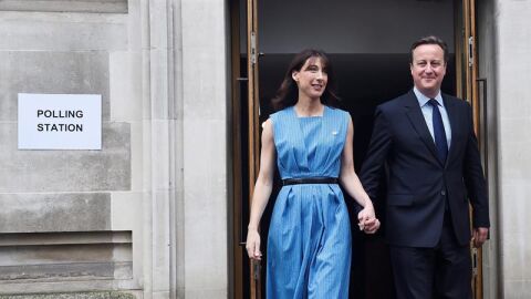 David Cameron vota junto a su mujer en el refer&eacute;ndum